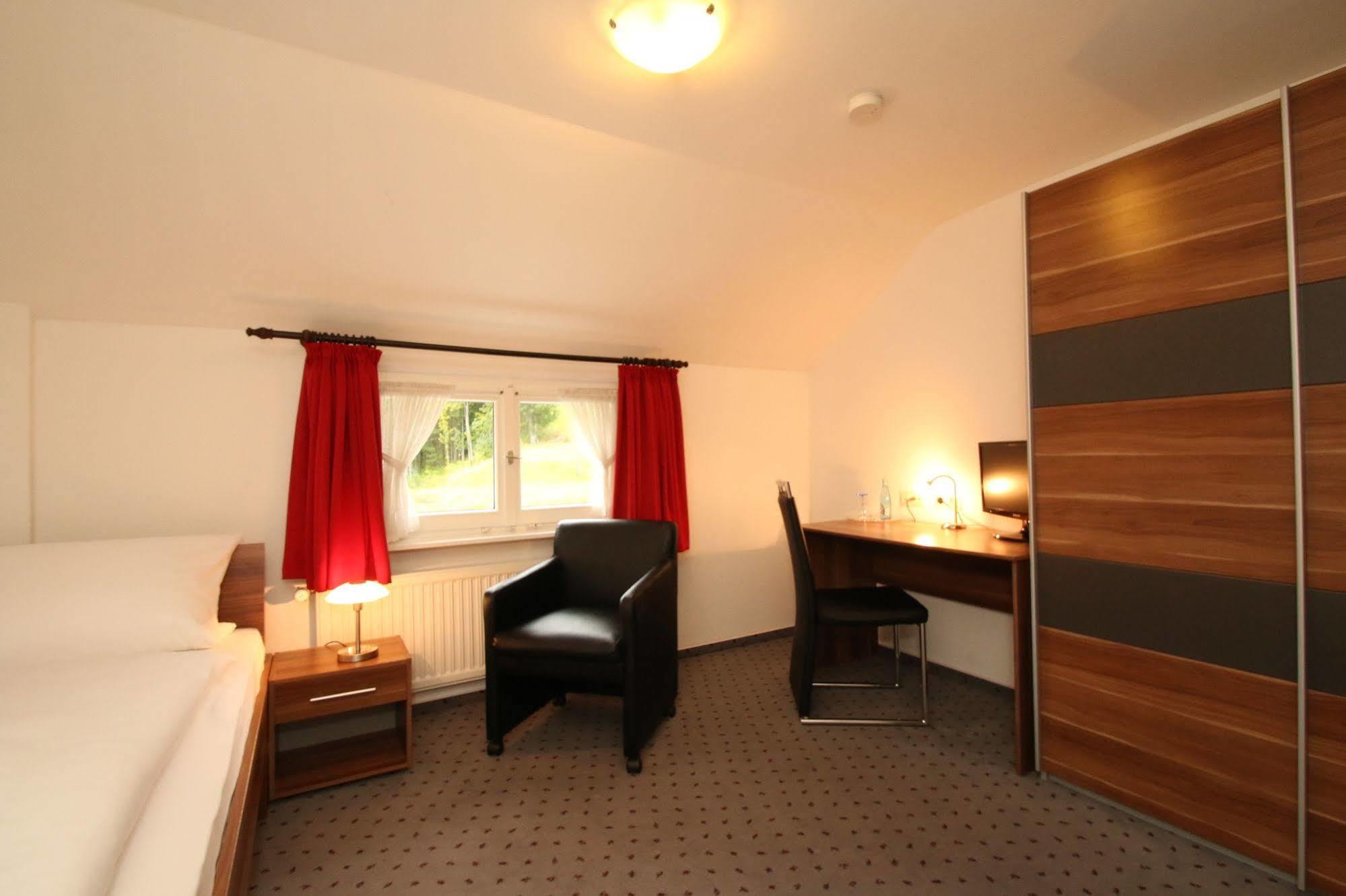 Hotel Landgasthof Adler Altenrond Exterior photo