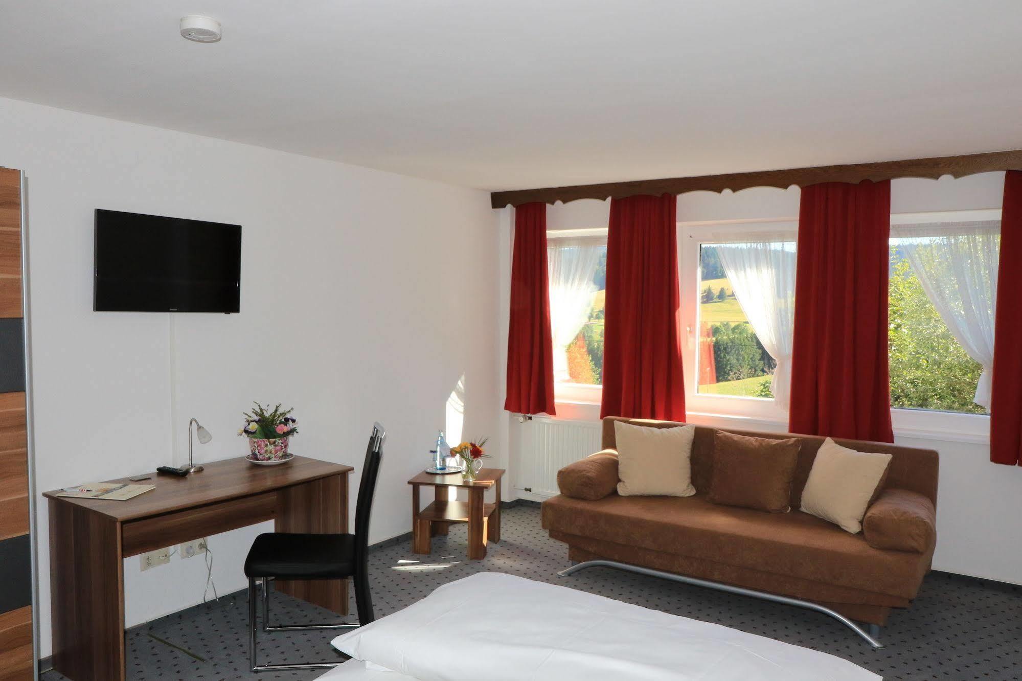 Hotel Landgasthof Adler Altenrond Exterior photo